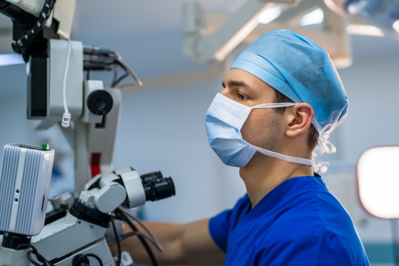 Surgeon focused during a minimally invasive surgical procedure